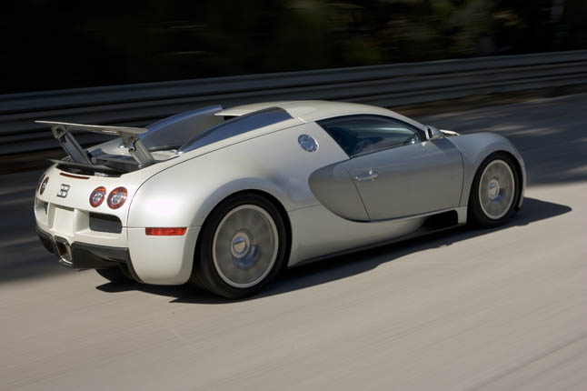Si aparcas mal tu Bugatti Veyron, te arriesgas a que te pongan un cepo