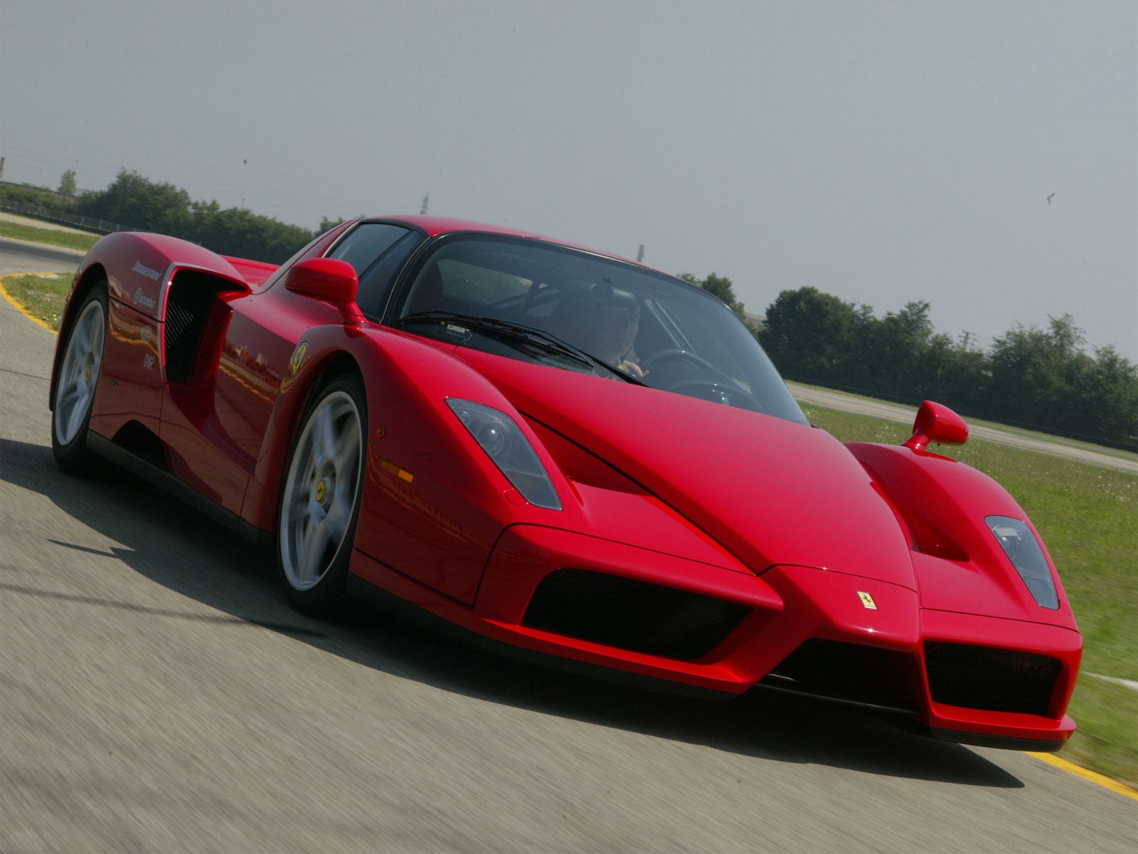 El Ferrari Enzo del deposito de Dubai no saldrá a la venta