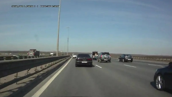 Impactante atropello en una autovía rusa