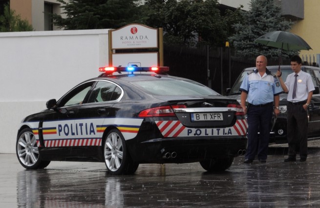 La policía de Rumanía cuenta con la ayuda de un Jaguar XFR