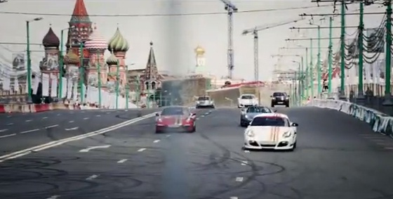 Disfruta viendo a varios Porsche corriendo en Moscú