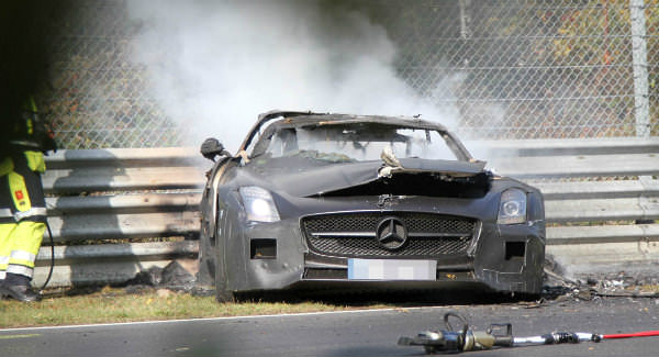 Un Mercedes SLS AMG Black Series se estrella y sale ardiendo en Nürburgring