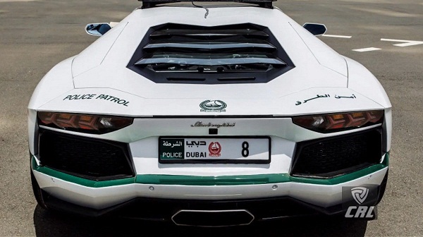 La policía de Dubai añade a su flota un Lamborghini Aventador
